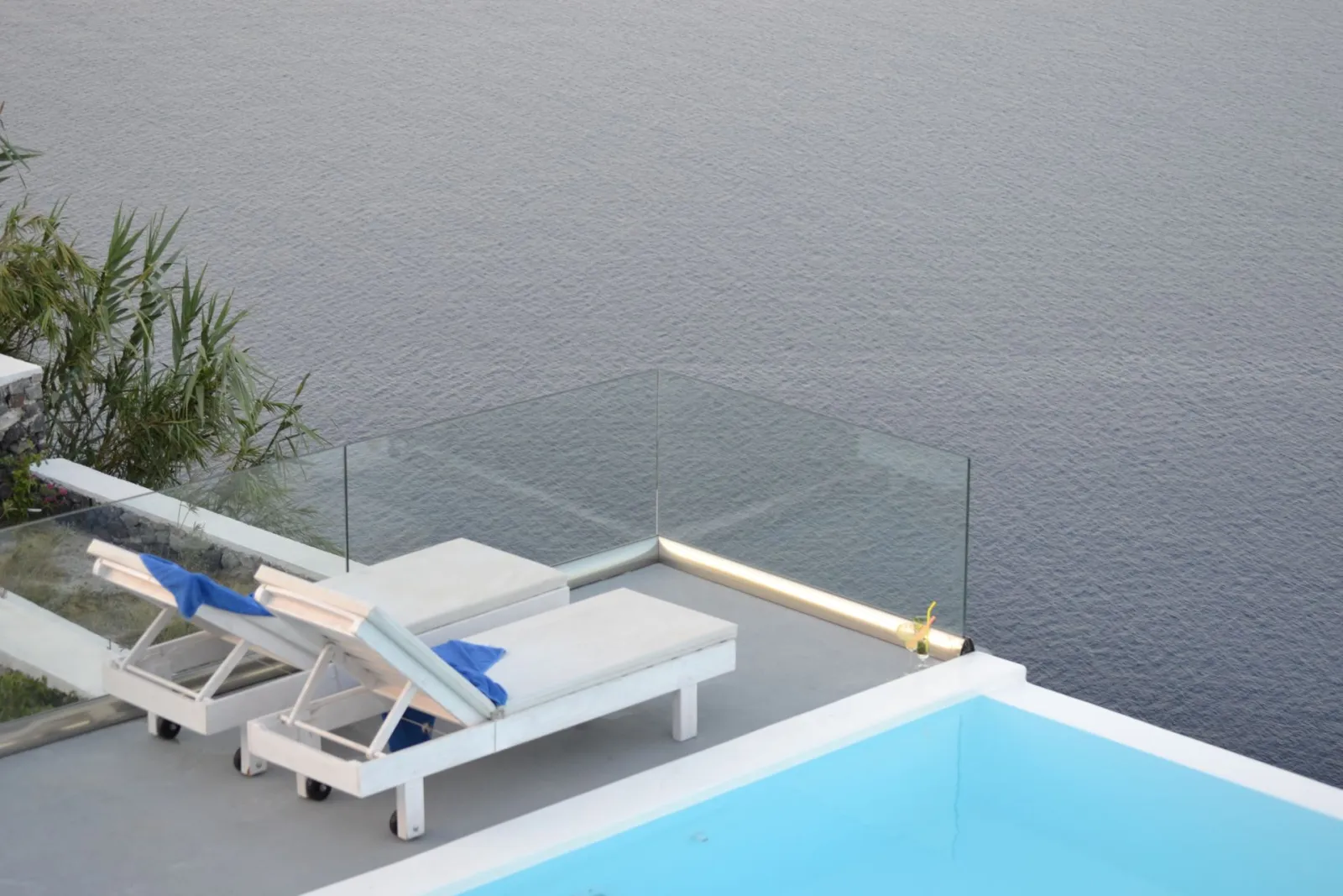 Junior Suite with Private Pool - Cliff edge Caldera Sea View