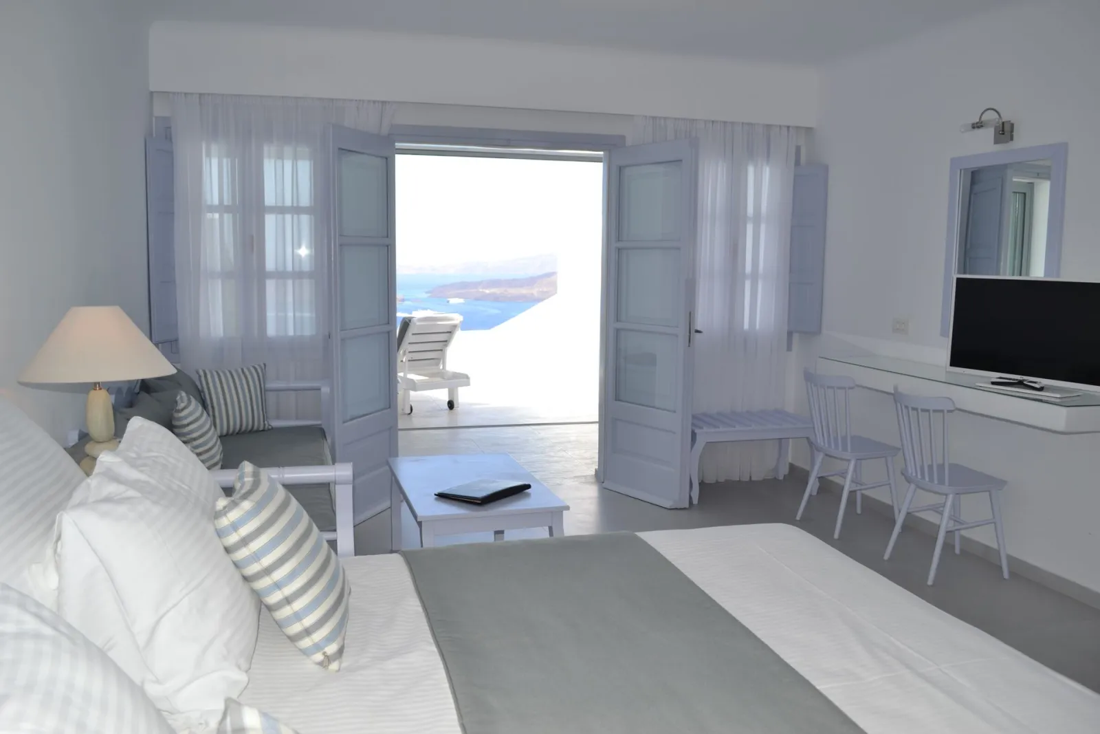 Senior Suite with private pool - Volcano & Sunset Sea View
