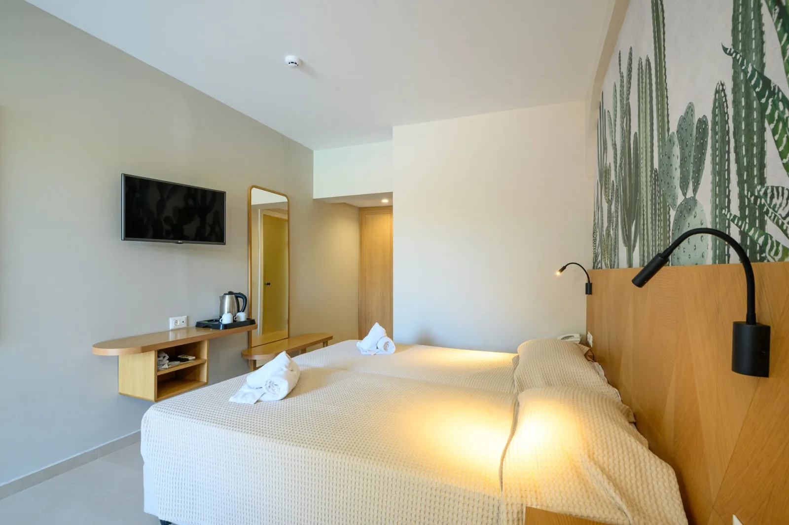 Superior Room with Sharing Pool