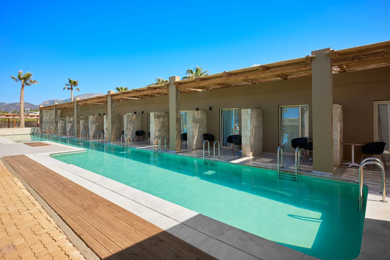 Superior swim up sea view