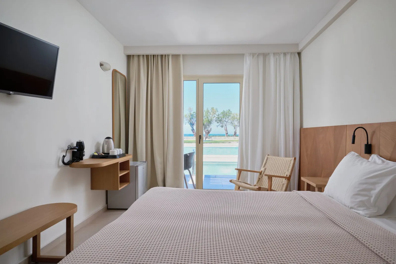 Superior swim up sea view