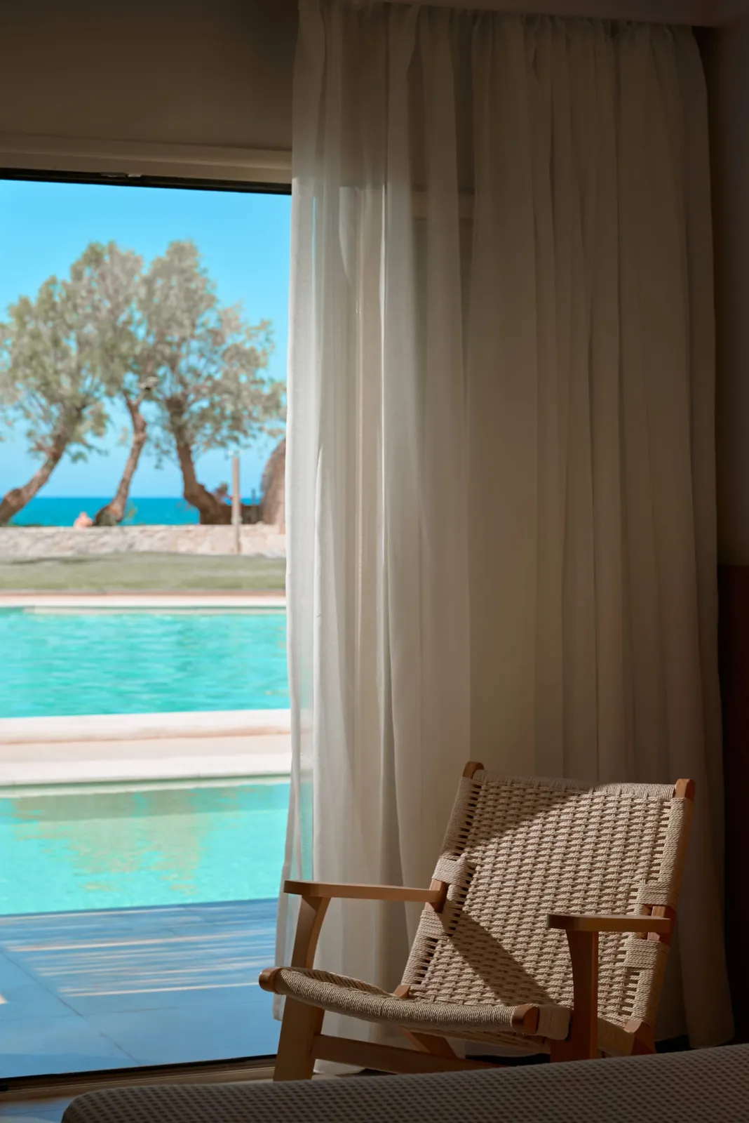 Superior swim up sea view
