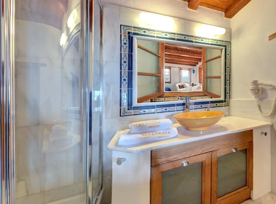 Double or Twin Room with Sea View