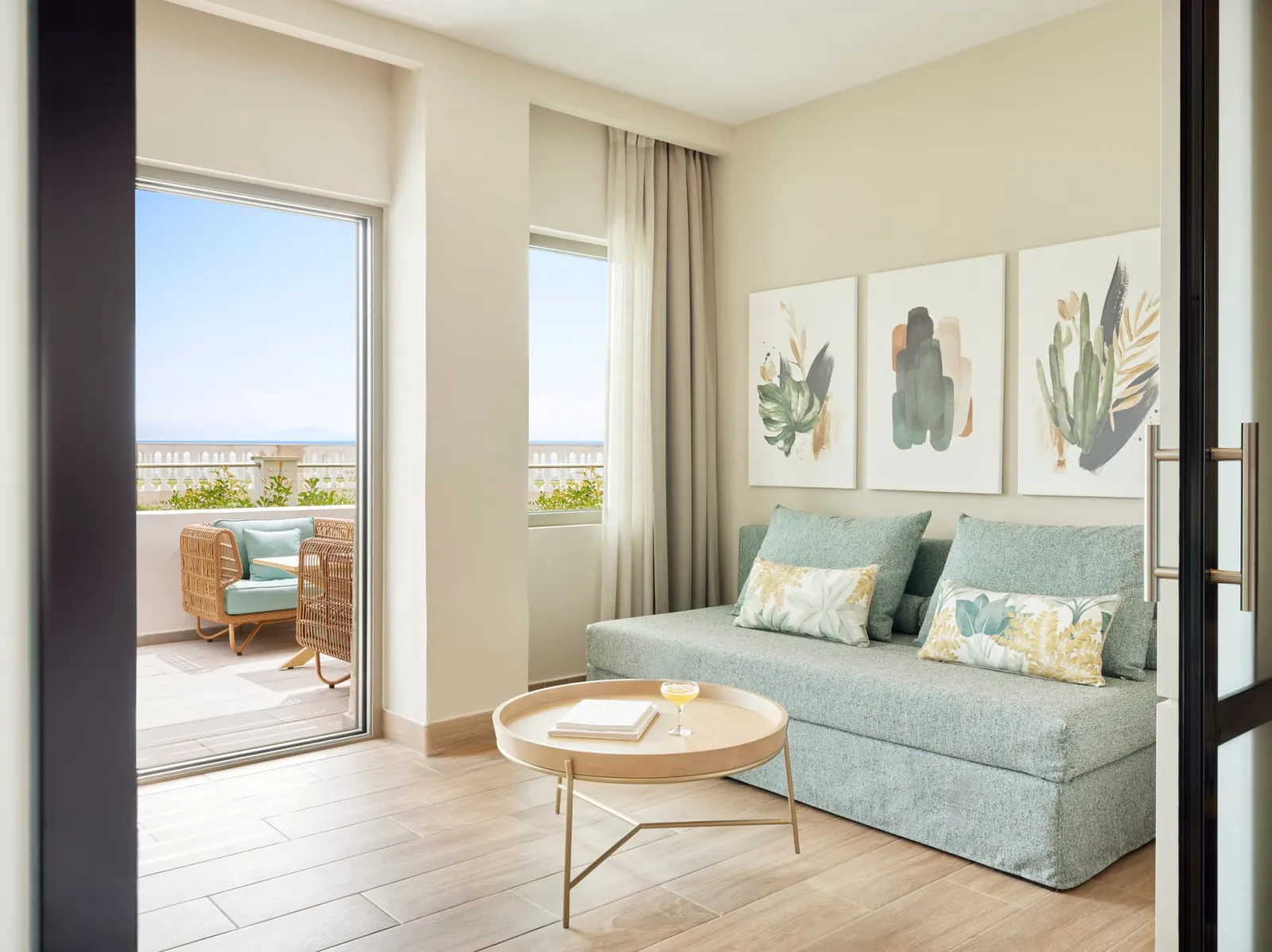 Superior Family Room Private Garden Garden View