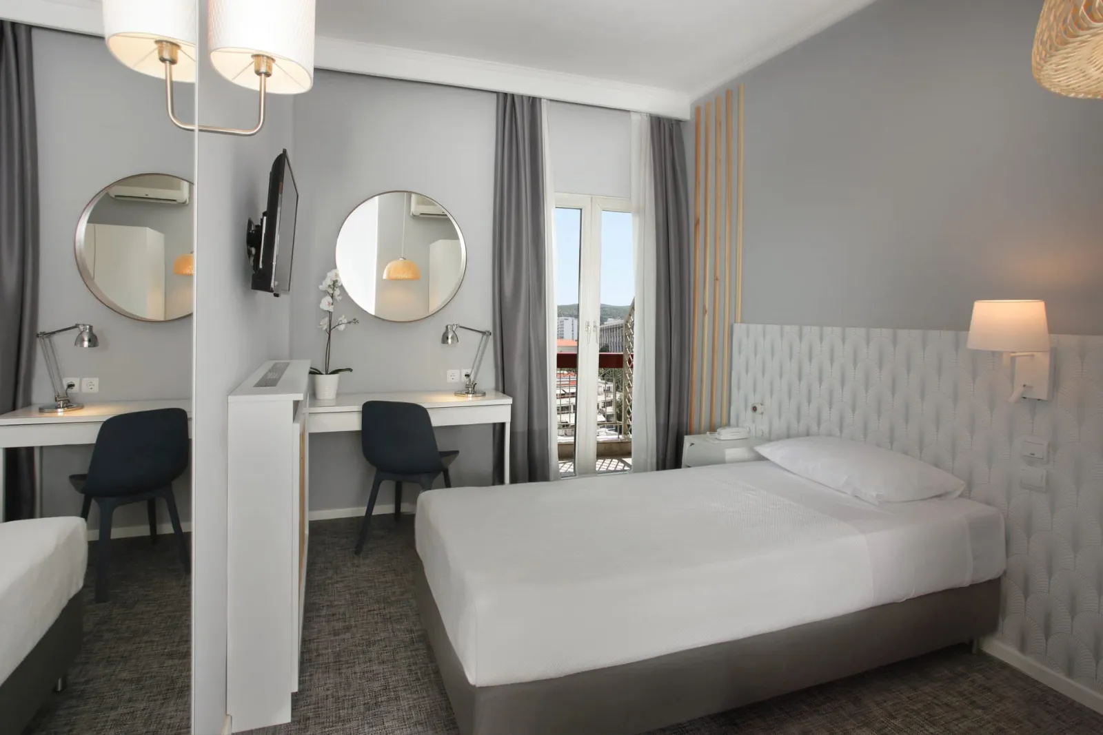 Single Room with Balcony & City View