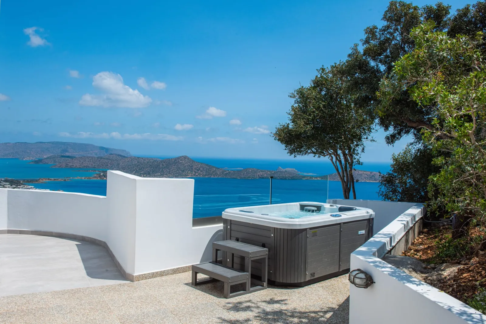 Junior Suite with Private Outdoor Jacuzzi and Sea View