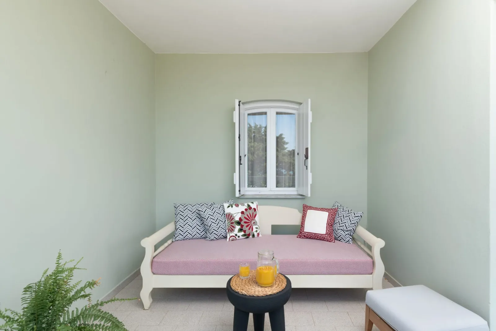 One Bedroom Apartment with Sea View