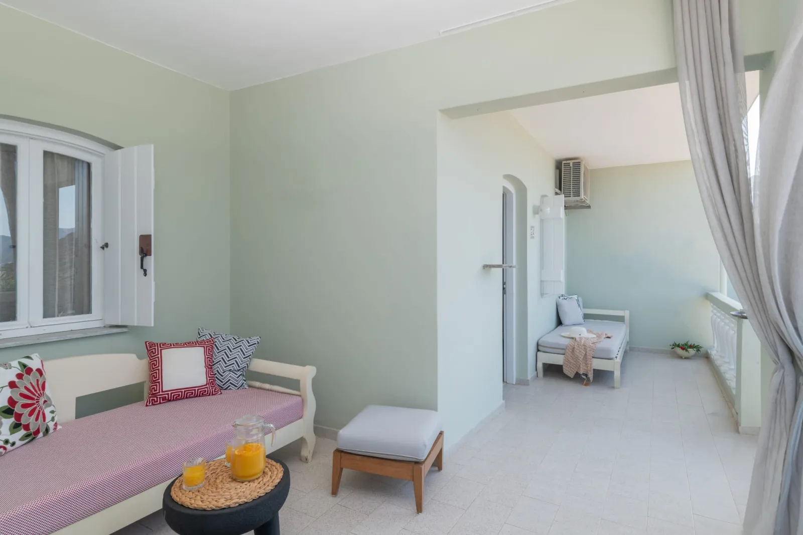 One Bedroom Apartment with Sea View