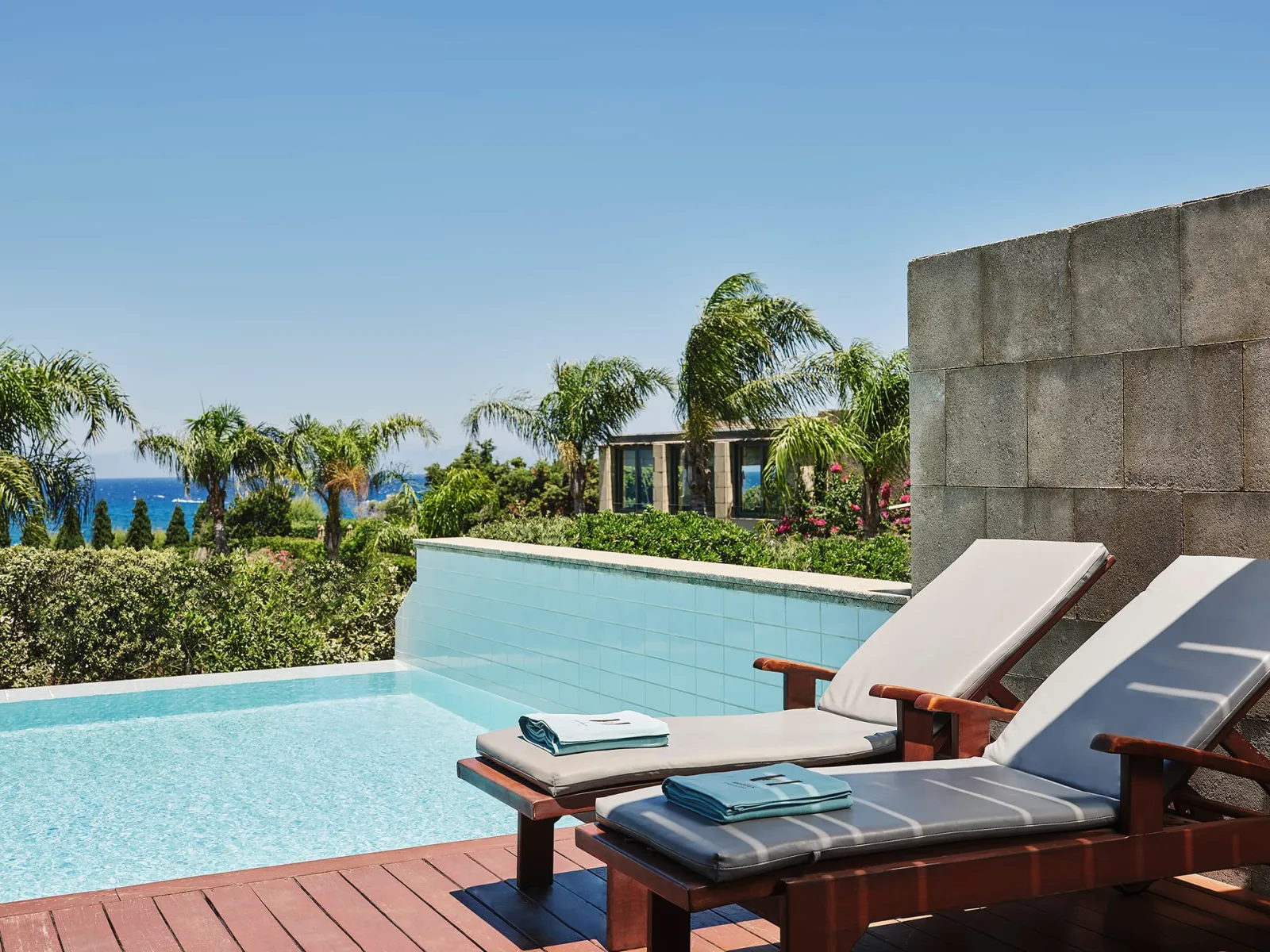 Amus Suite with Private Pool Inland View