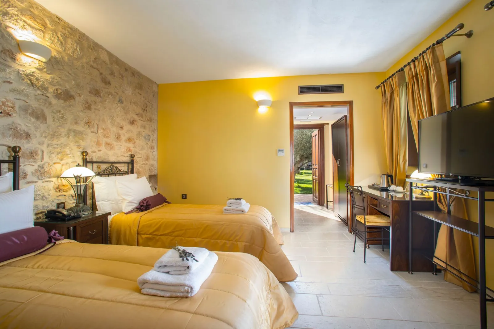 AMEA/Accessible Room with Garden View