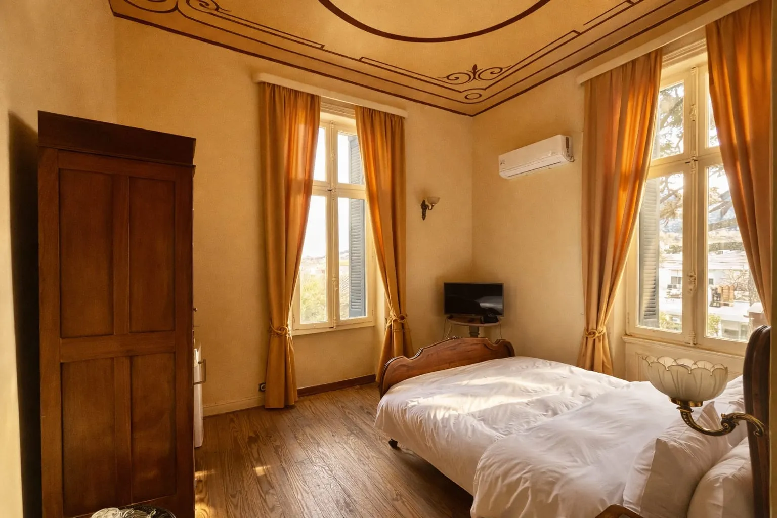 Mansion Junior Suite with Partial Sea View