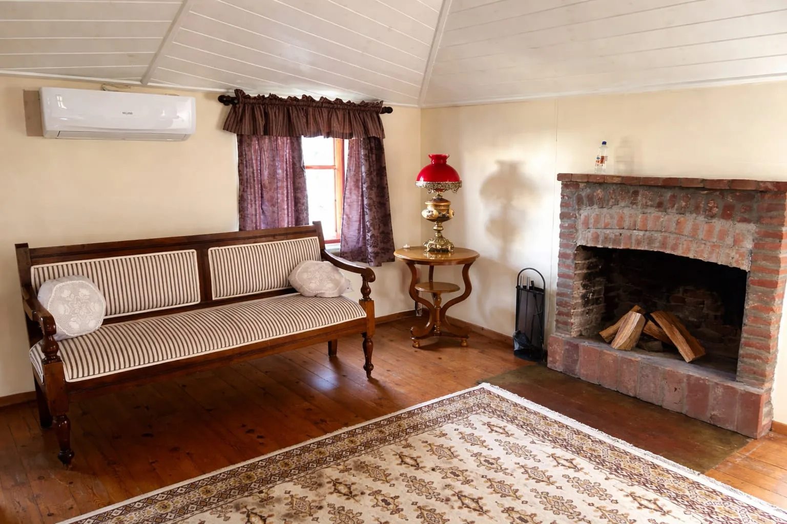 Mansion Cottage - Split Level with Patio