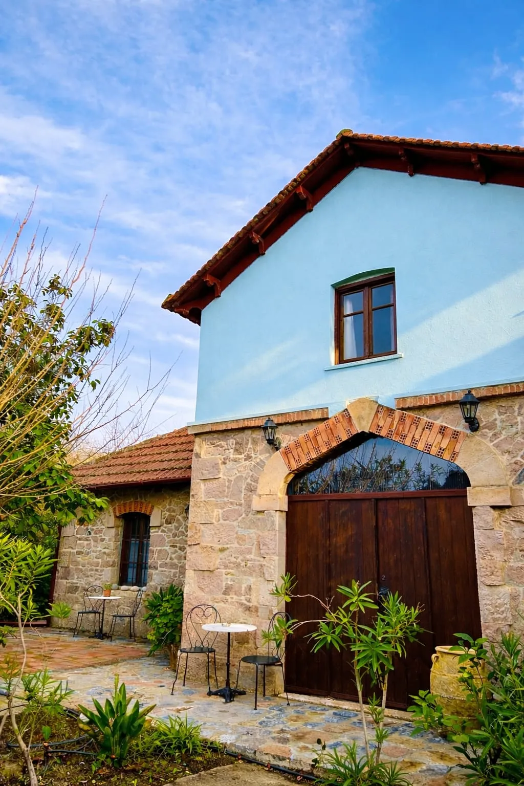 Mansion Cottage - Split Level with Patio