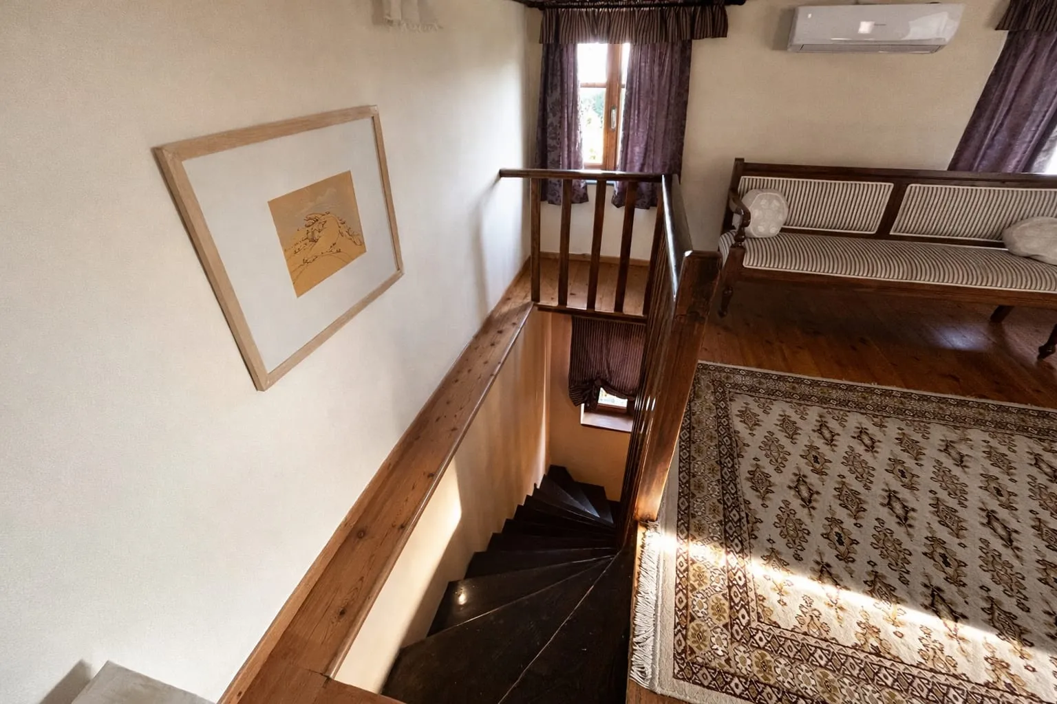 Mansion Cottage - Split Level with Patio