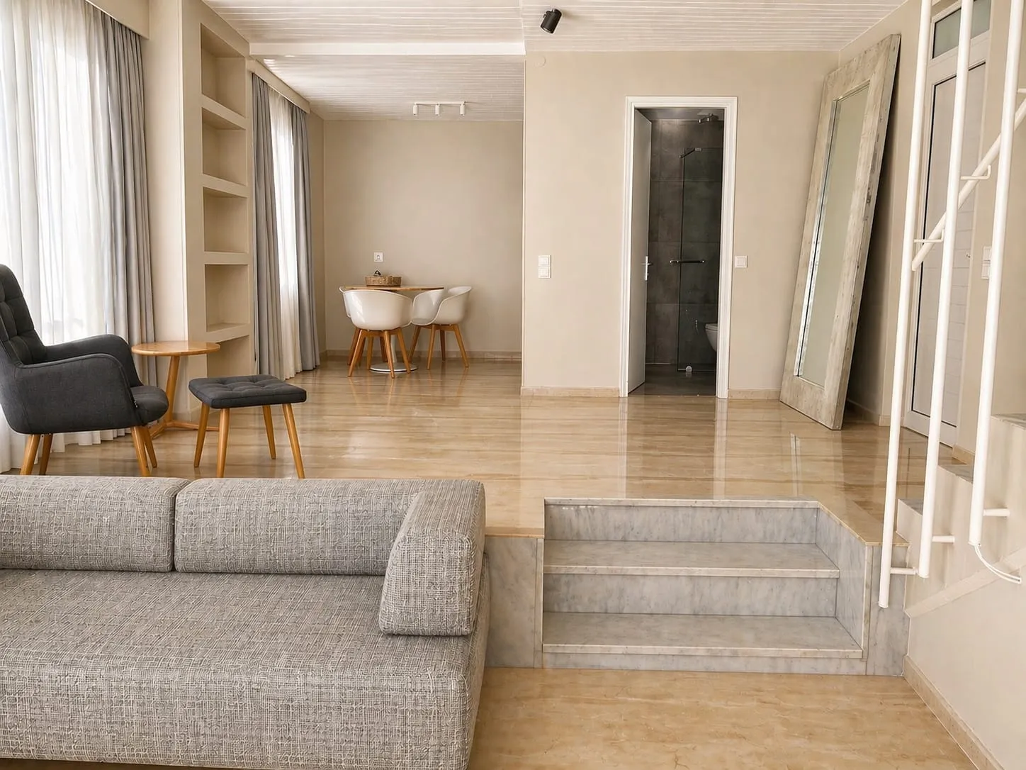 Master Apartment with Pool or Garden View - Split Level