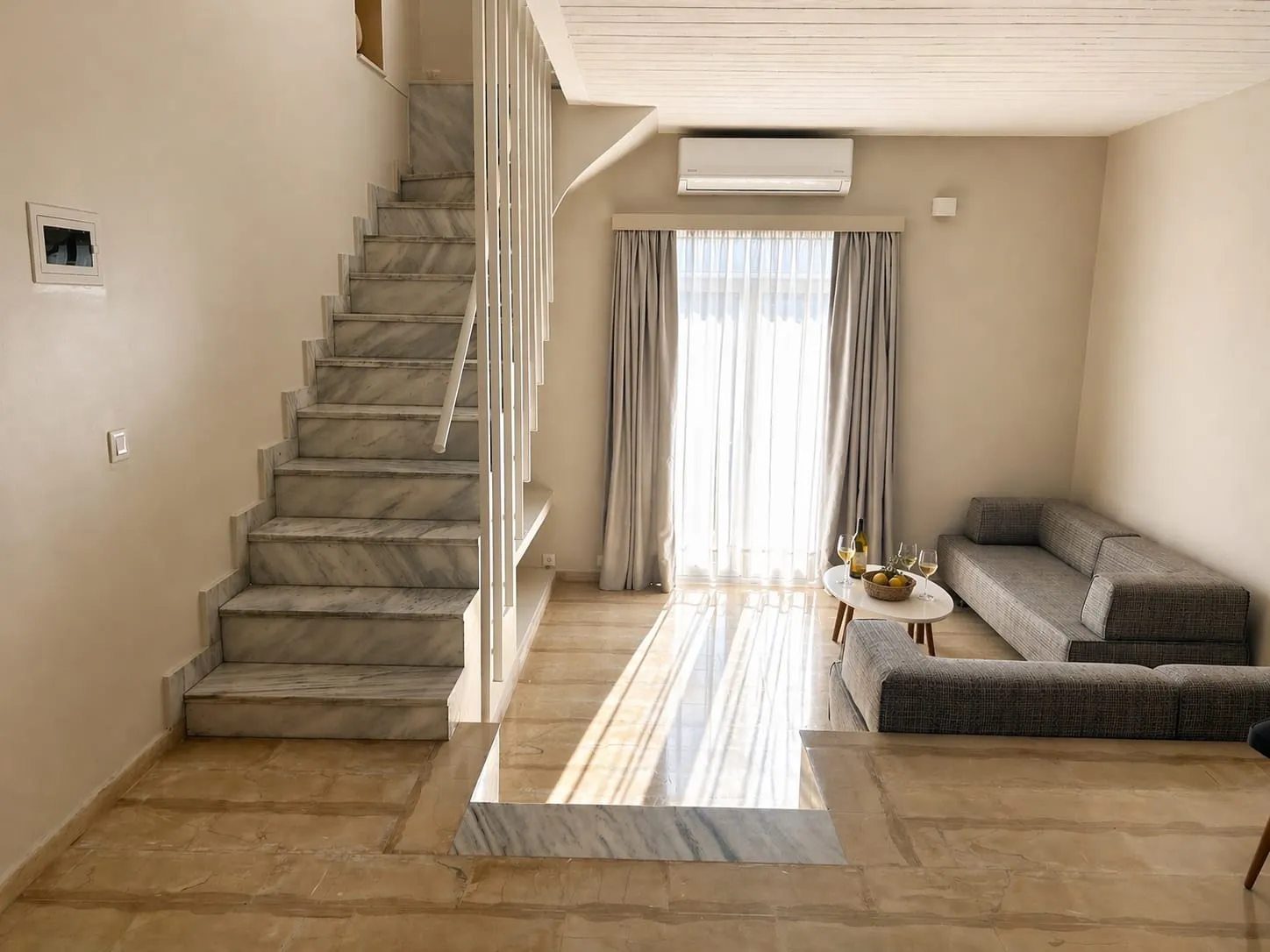 Master Apartment with Pool or Garden View - Split Level