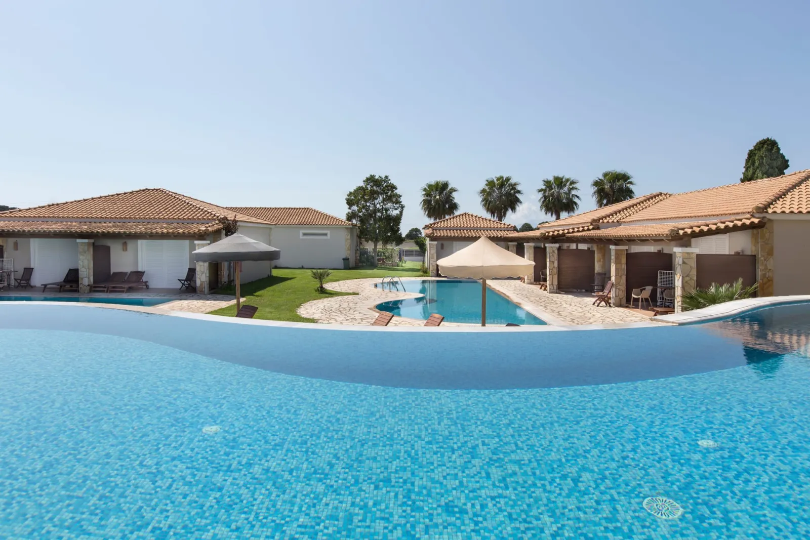 Deluxe Bungalow Sharing Pool 45 sq.m.