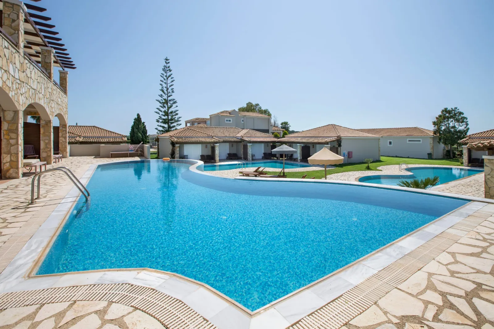 Deluxe Bungalow Sharing Pool 45 sq.m.
