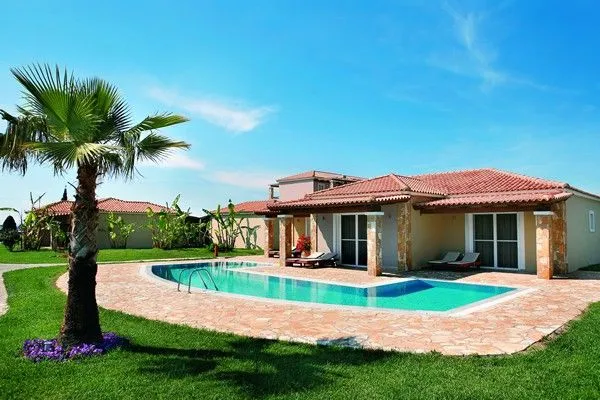 Family Bungalow Sharing Pool