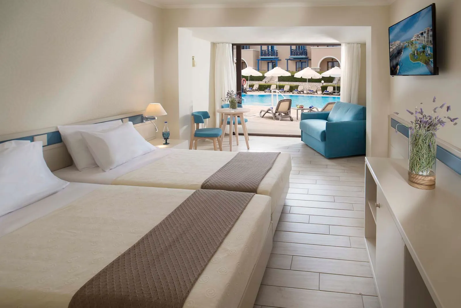 Swim-up Room / Bungalow