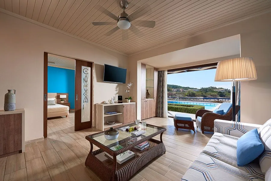 Sea Front Suite Sharing Pool