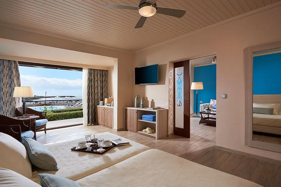 Sea Front Suite Sharing Pool