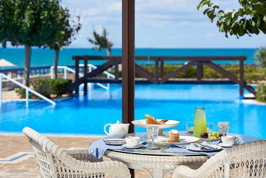 Sea Front Suite Sharing Pool