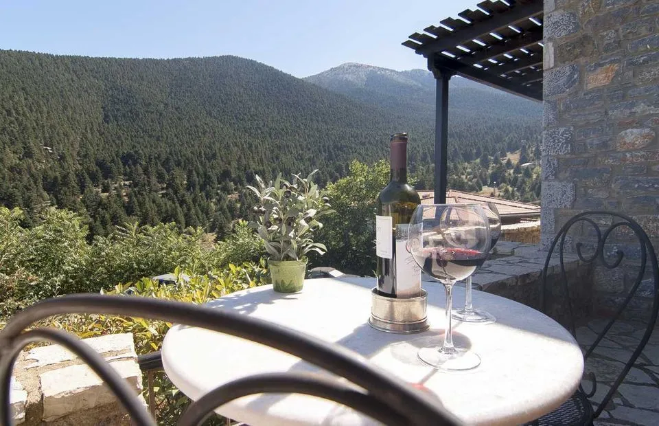 Luxury Studio Suite with Mountain View