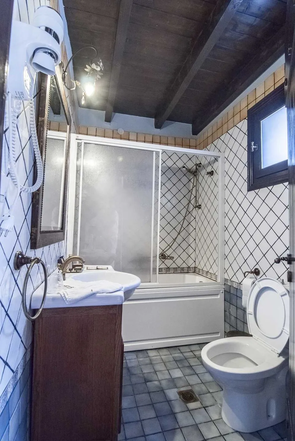 Luxury Suite with Mountain View (1 Bathroom)