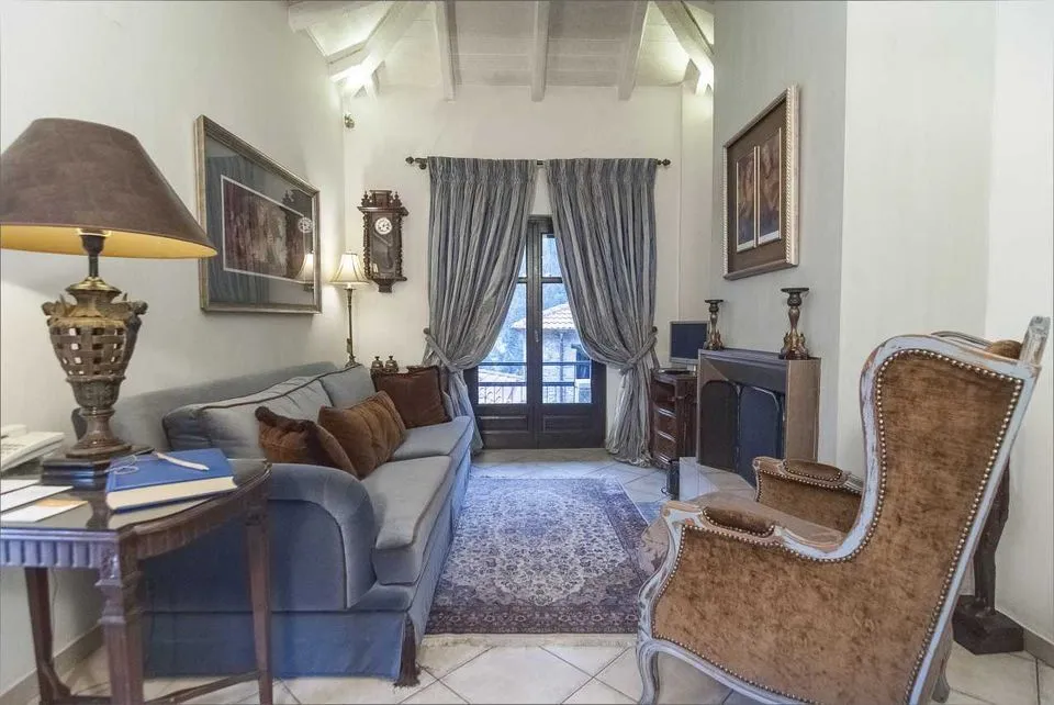 Luxury Suite with Mountain View (2 Bathrooms)
