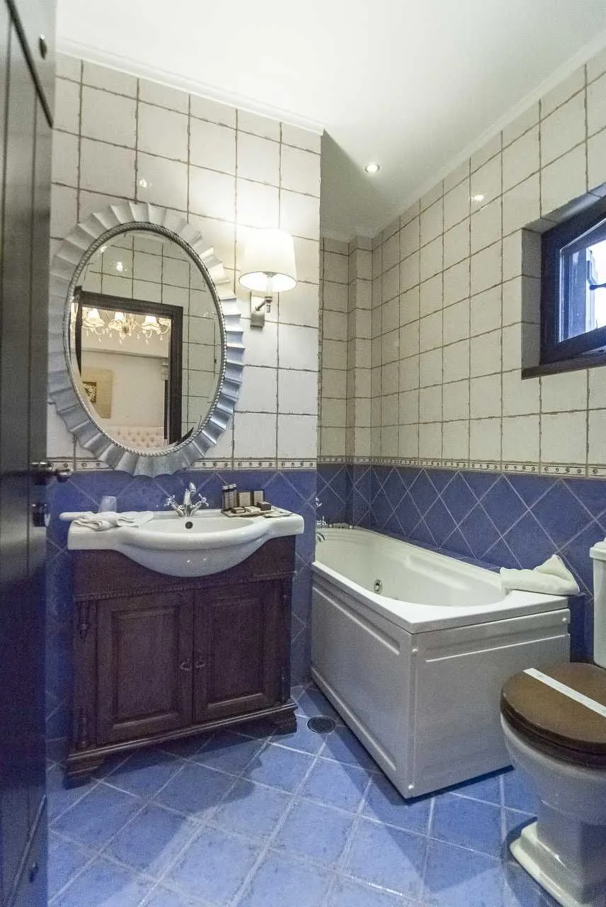 Luxury Suite with Mountain View (2 Bathrooms)