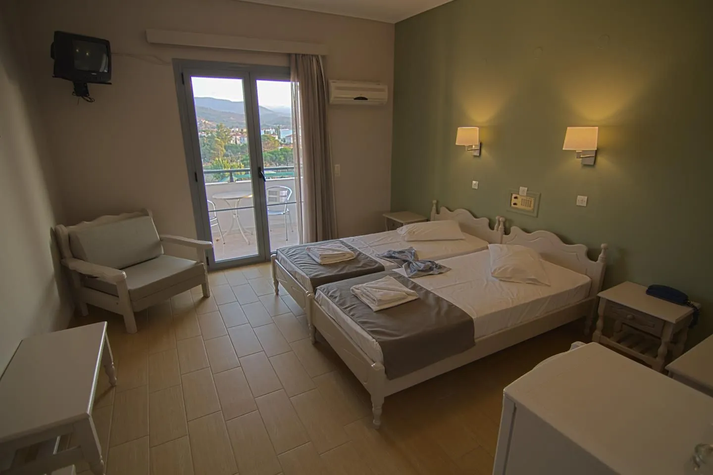 Standard Room (1 - 4 persons)