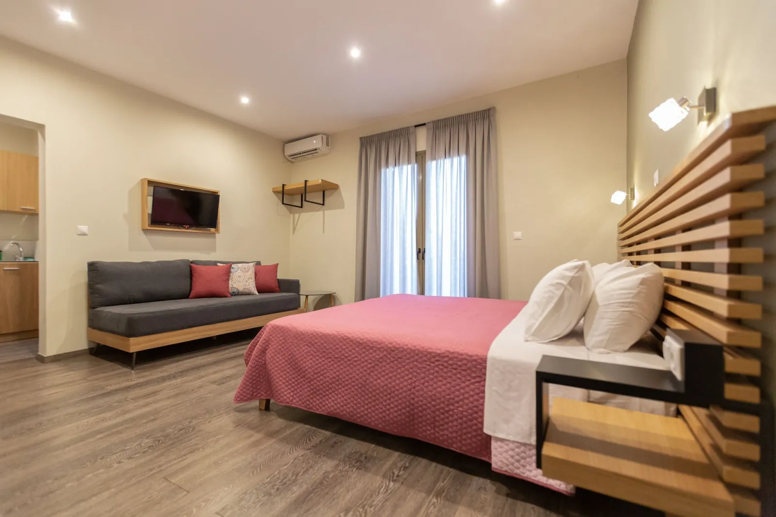 Deluxe Double Room with Garden View Γ2