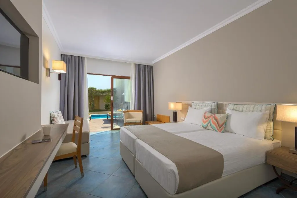Superior Room with Sharing Pool &amp; Garden View