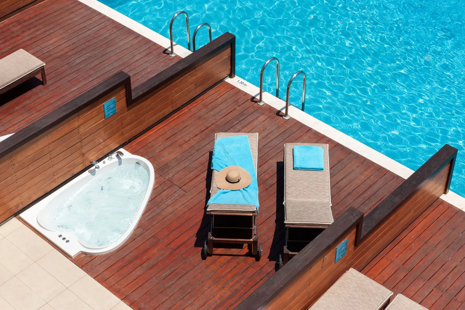 Suite with Sharing Pool & Garden View (private Jacuzzi)