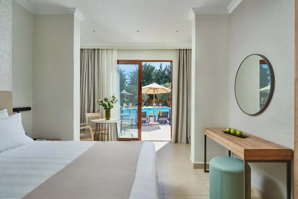 Suite with Sharing Pool &amp; Garden View (private Jacuzzi)