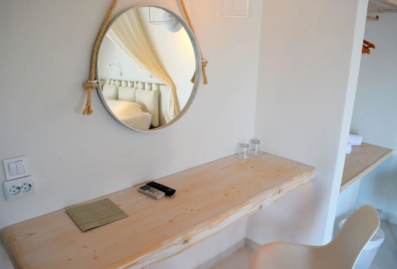 Two-room Suite with outdoor Hot Tub &amp; sea view from the balcony