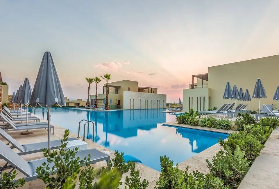 Double Swim-up Room