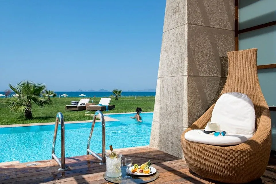 Maisonette Suite Sea Front with Sharing Pool