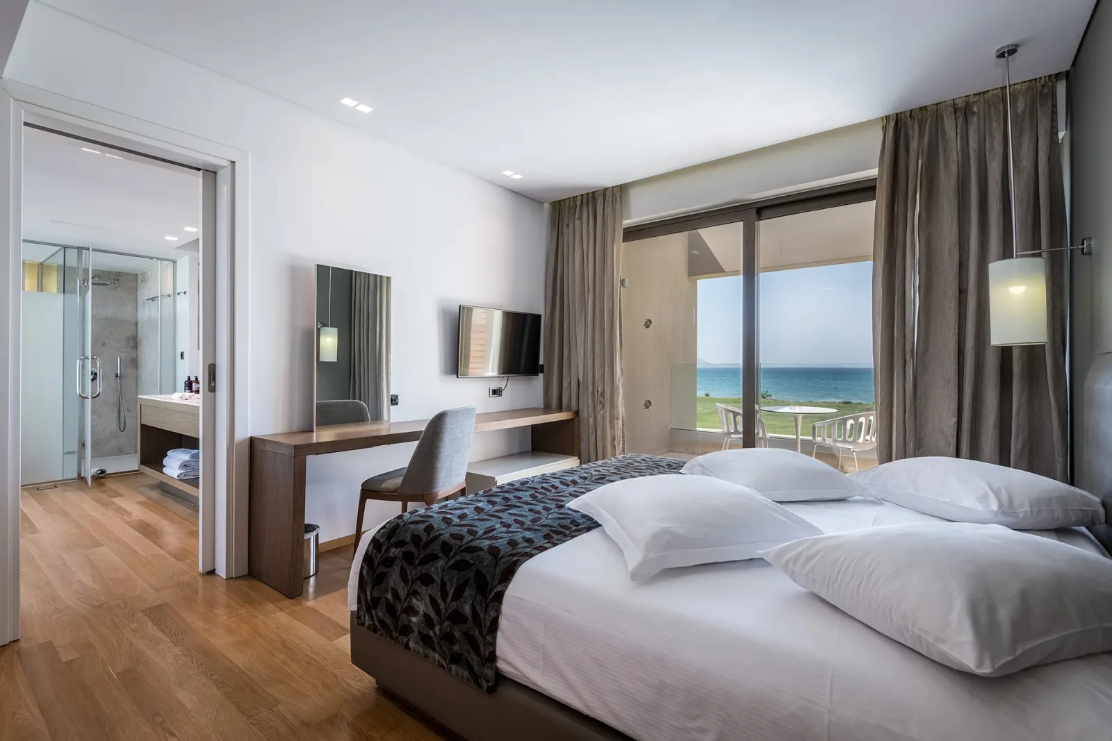 Presidential Maisonette Sea Front with Private Pool