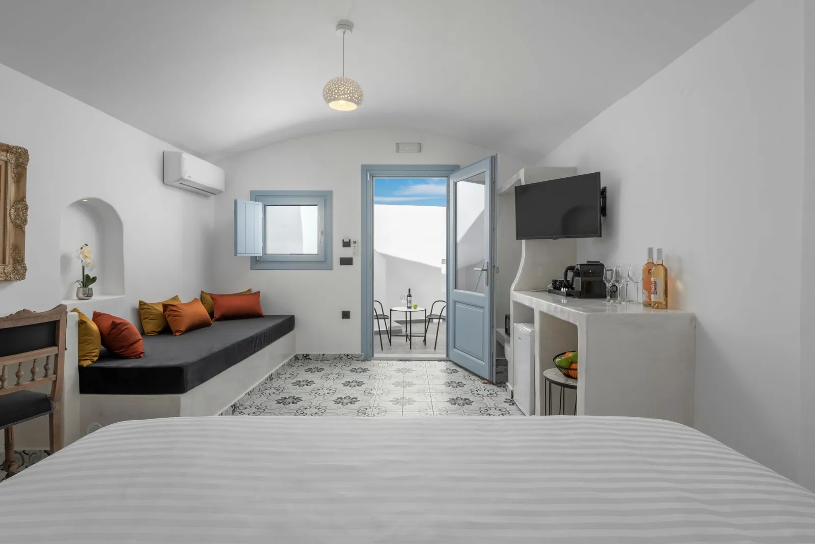 Elegant Suite | Outdoor Jacuzzi