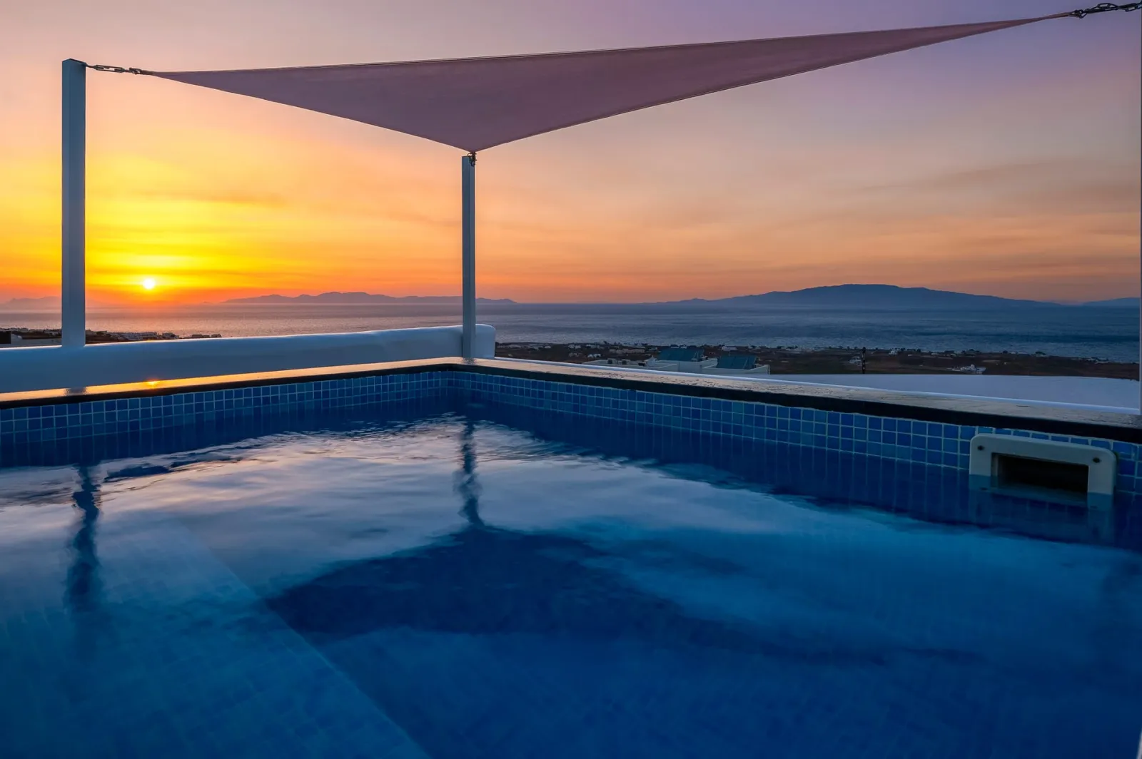 Romantic Suite | Outdoor Jacuzzi