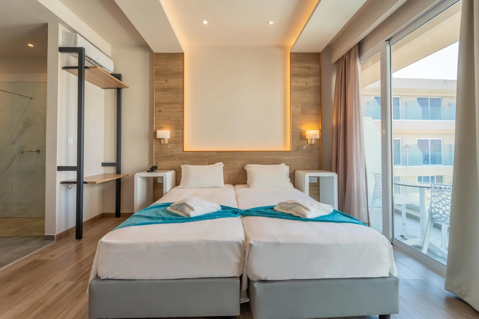Standard Sea View and Pool Room