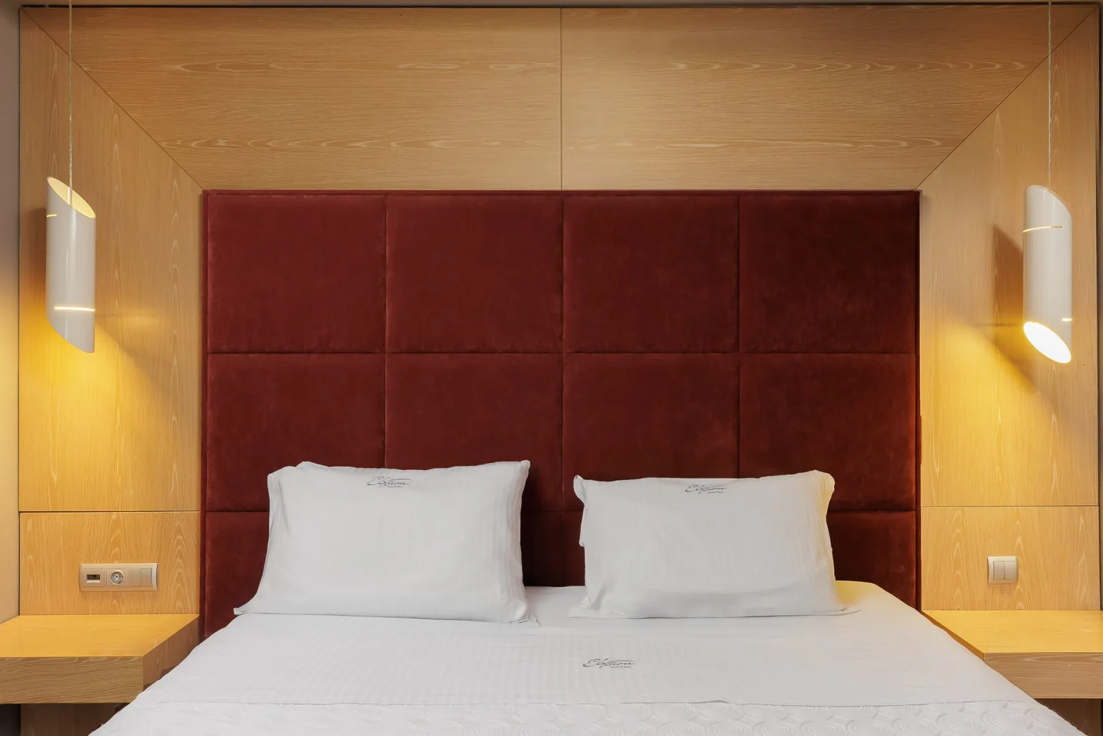Grand Ground Floor Sea View Suite with Whirlpool