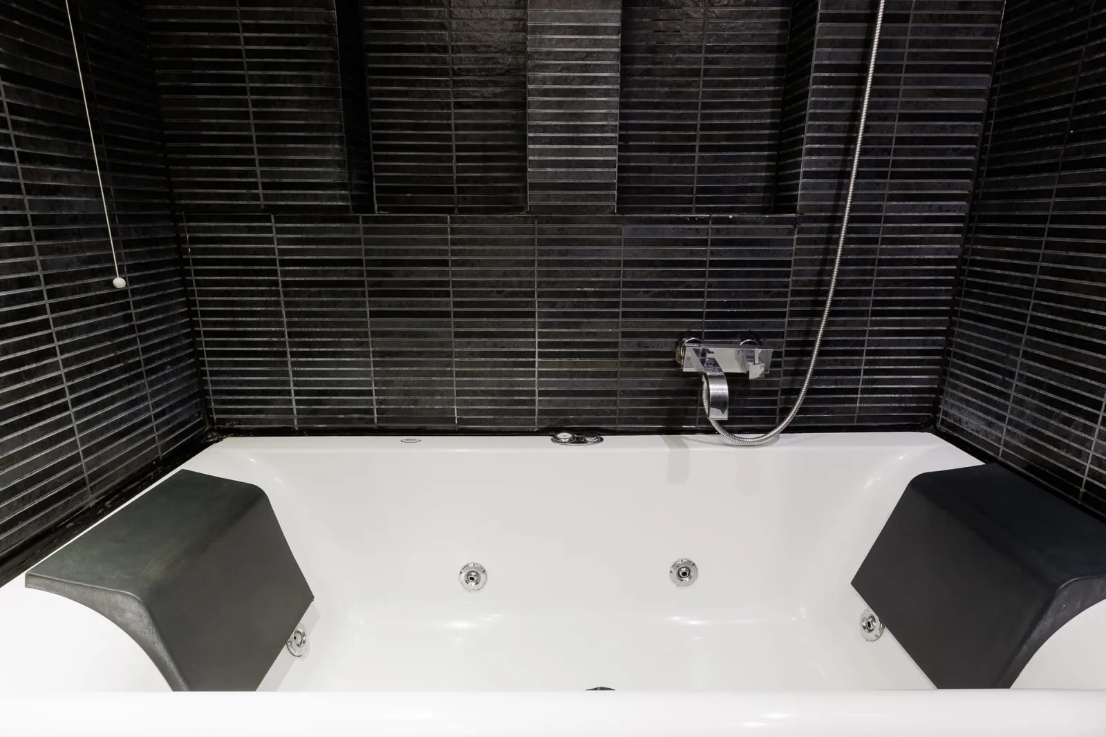 Grand Ground Floor Sea View Suite with Whirlpool