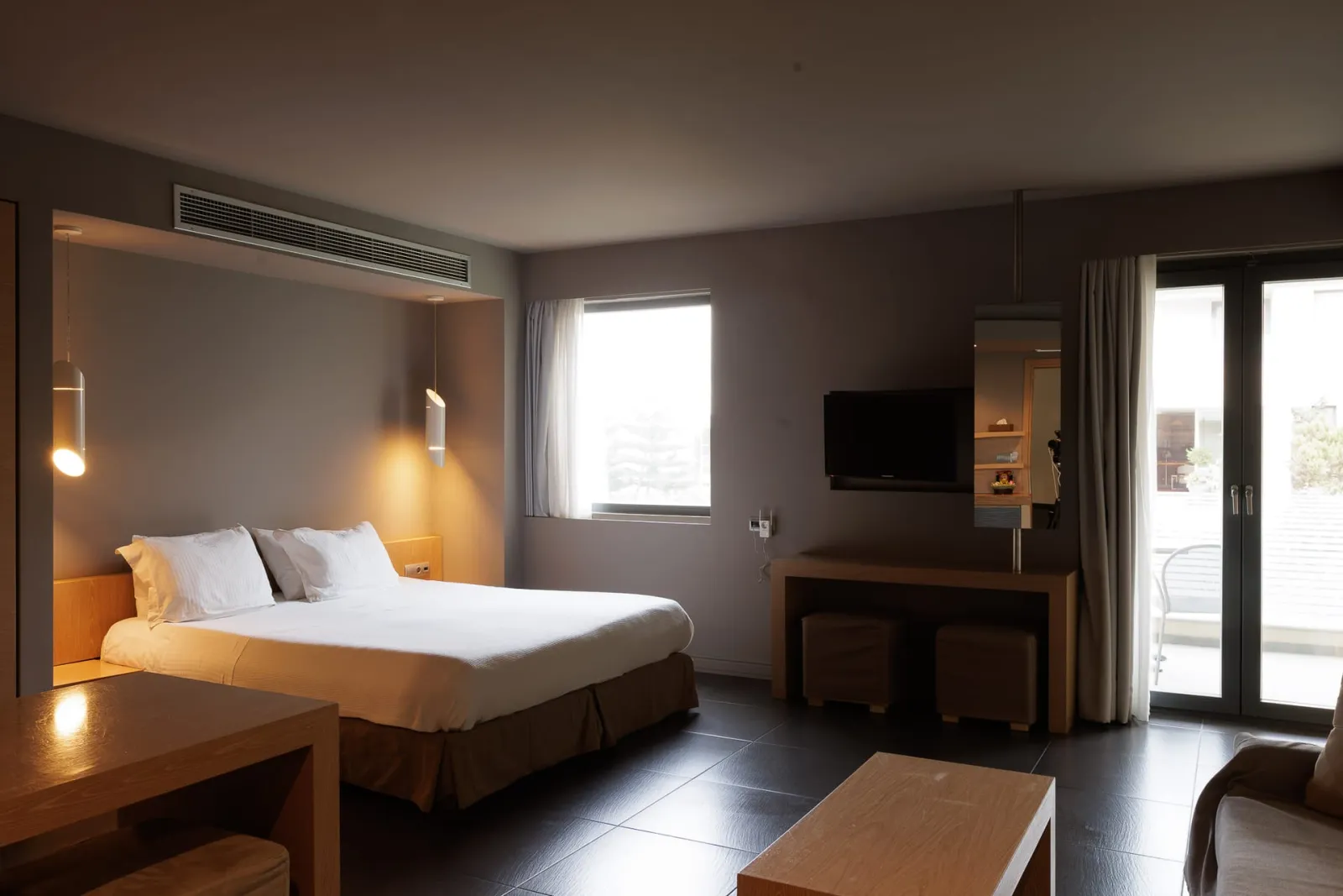 Grand Ground Floor Sea View Suite with Whirlpool