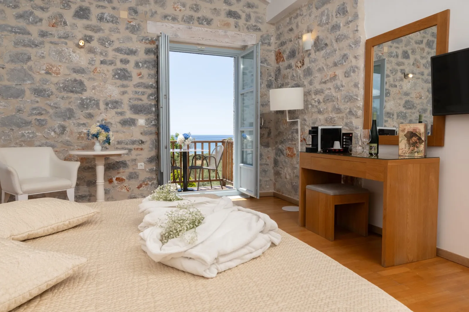 Deluxe Room with Sea / Side Sea View