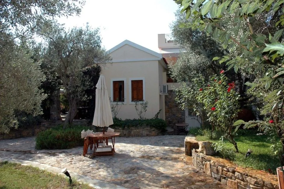Three bed room with kitchen 1st floor (Yera house)