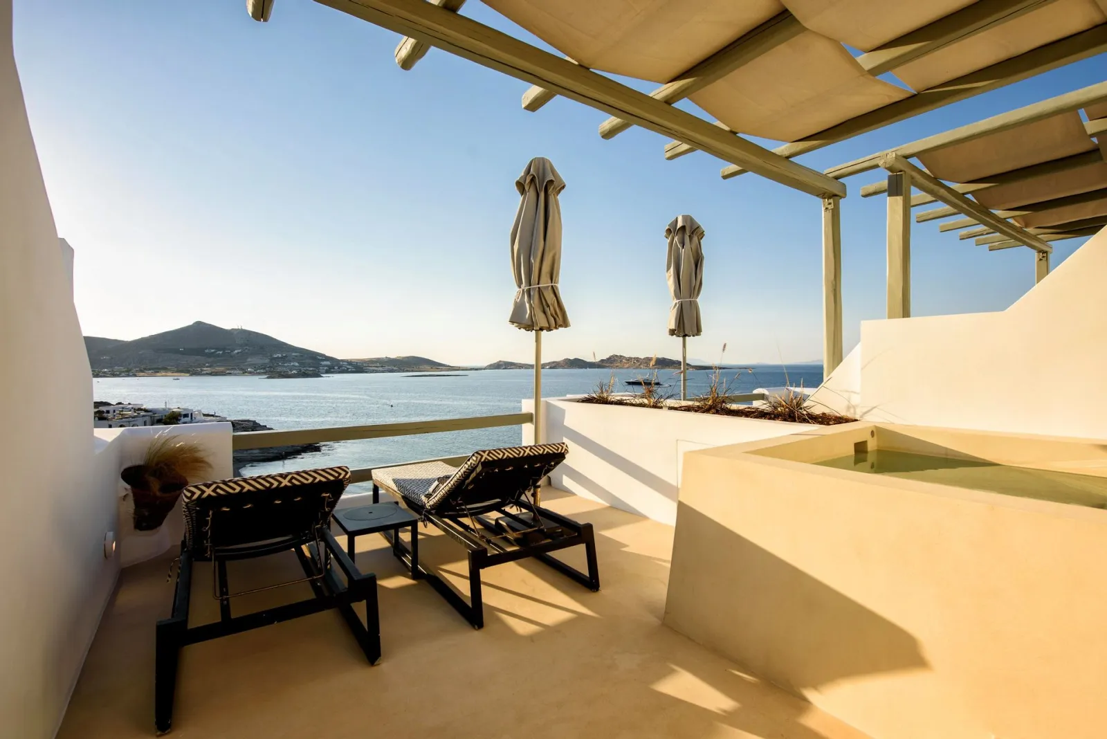 Superior Apartment with Outdoor Hot Tub and Panoramic Sea View