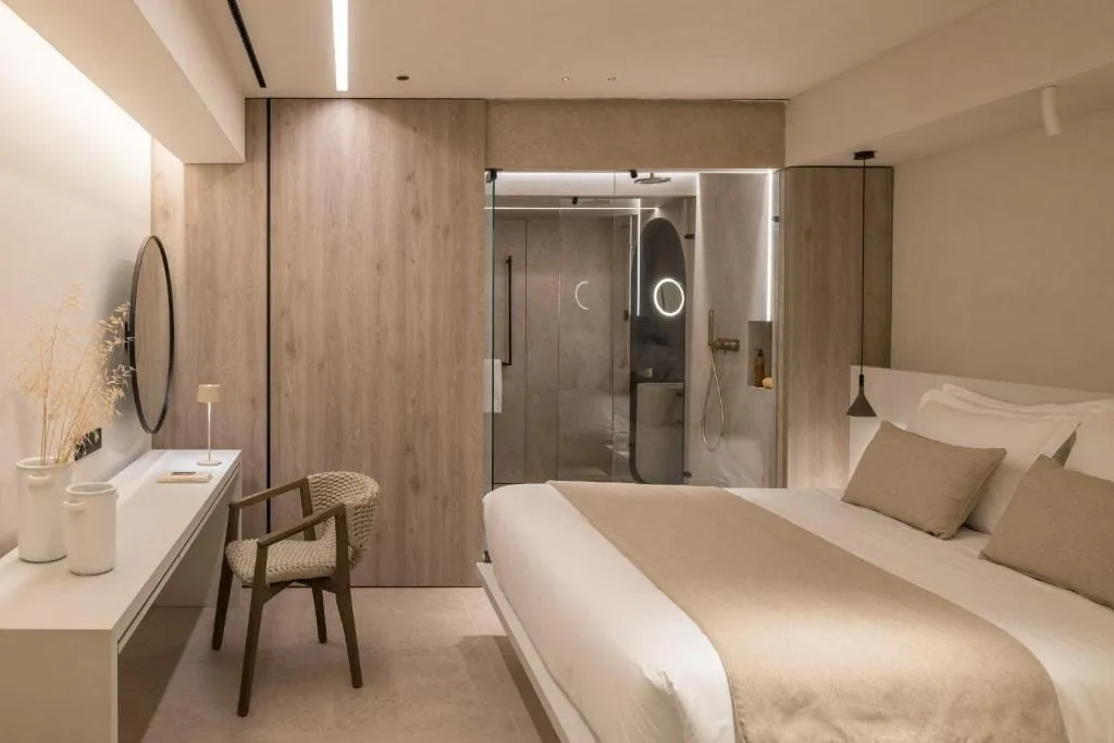 Signature Room with Outdoor Hot Tub & Panoramic Sea View